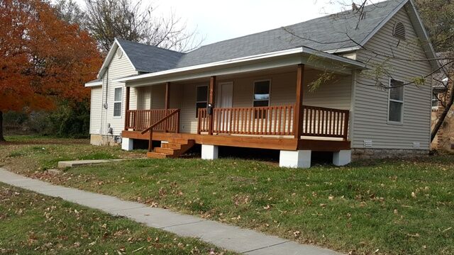835 E. Turner Side view of house